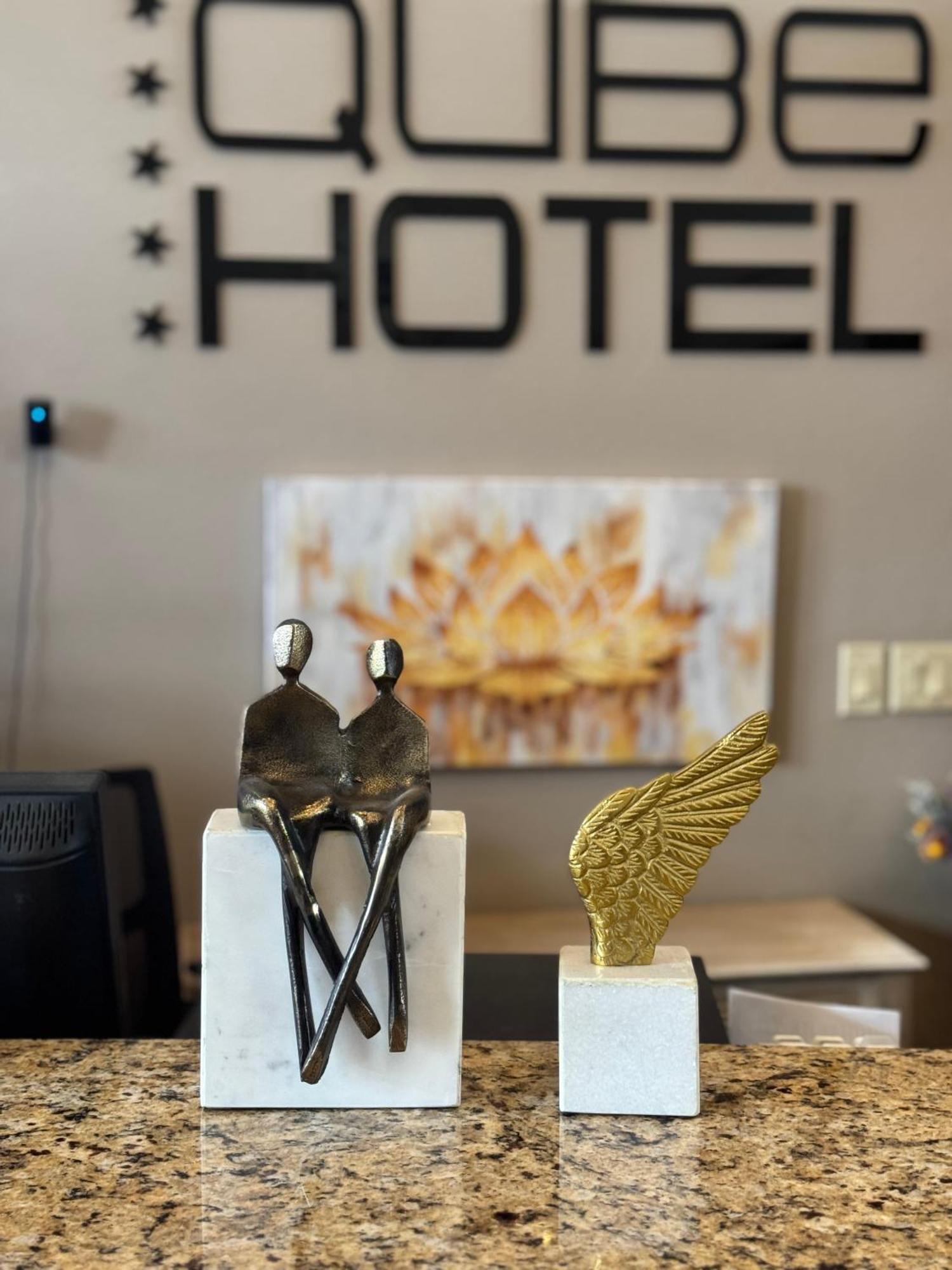 Qube Hotel - Polk City Екстериор снимка